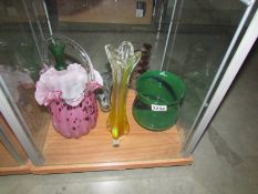 6 items of coloured glass.