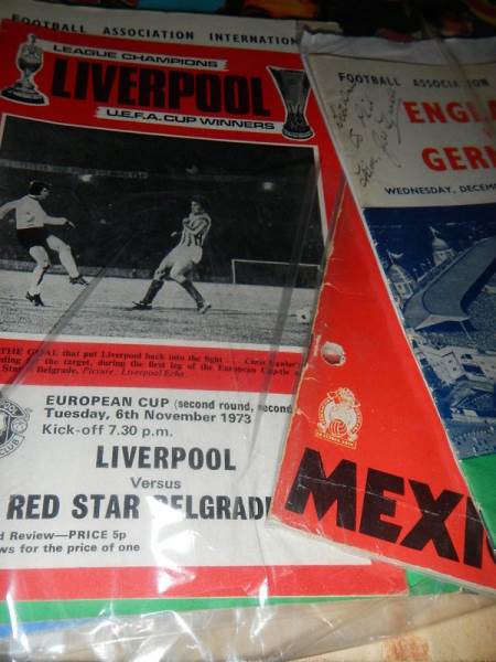A very interesting lot of football memorabilia on 2 shelves, in excess of 40 books in total, - Image 17 of 17
