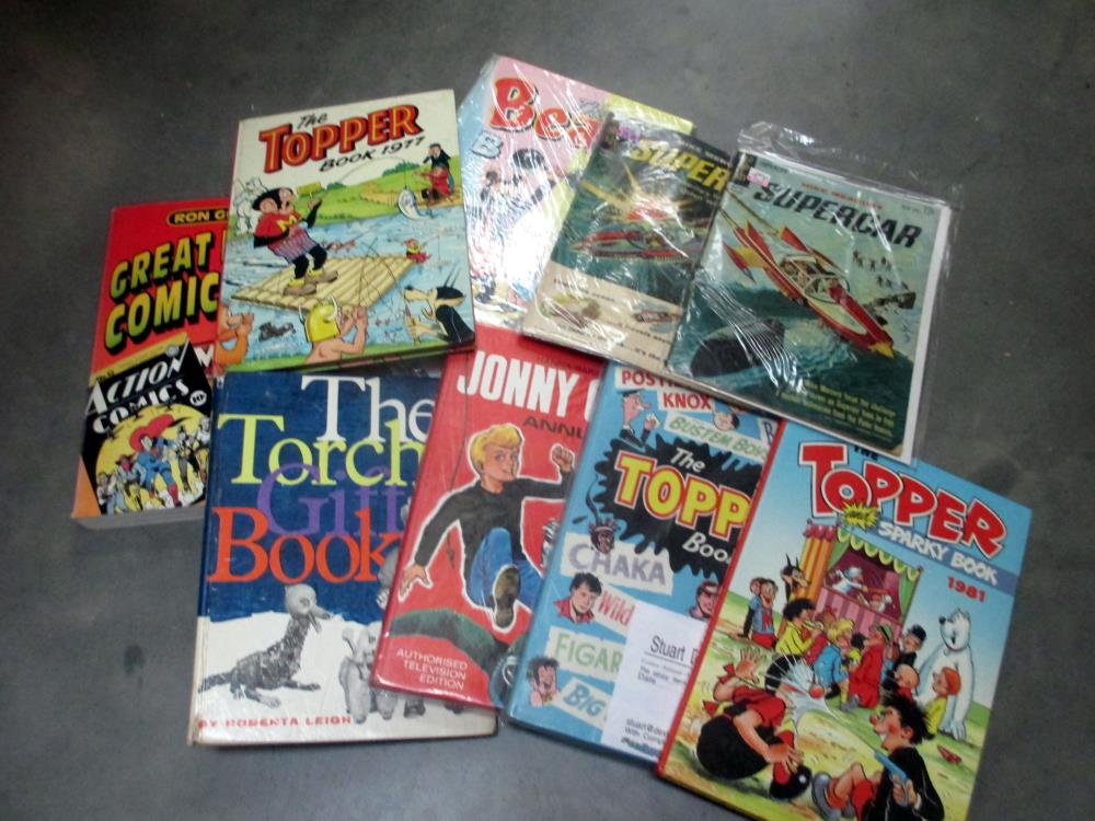 A mixed lot of annuals including Beano, Topper, Supercar etc.