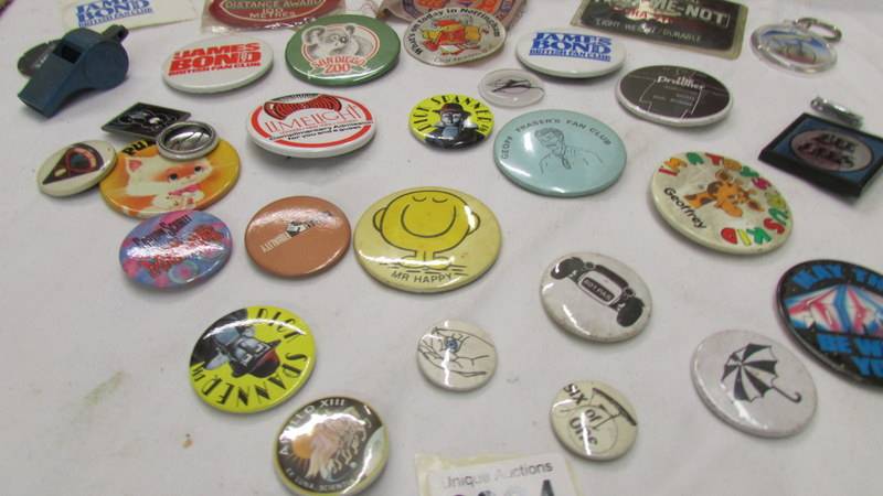 A mixed lot of badges. - Image 4 of 4