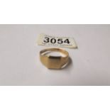 A 9ct gold signet ring, size X, 4 grams.