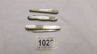 3 silver and mother of pearl fruit knives, Birmingham 1883, 1896 and Sheffield 1884.