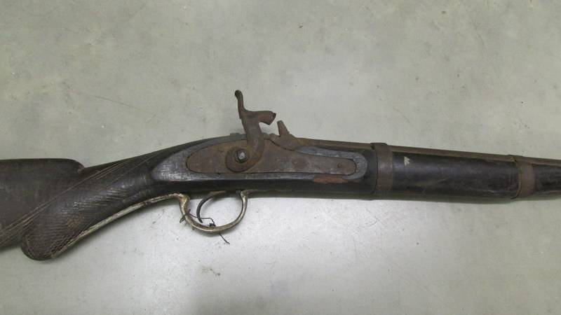 An old rifle. - Image 3 of 4