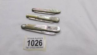 3 silver and mother of pearl fruit knives, Birmingham 1870, Sheffield 1911 etc.