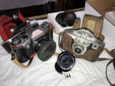 2 vintage camera's & 2 lenses ****Condition report**** The make is Univex Mercury