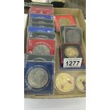 A mixed lot of commemorative coins etc.