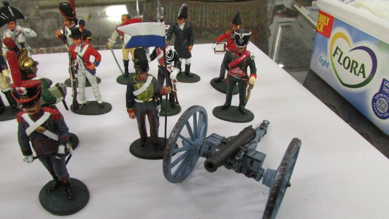 19 Del Prado soldiers and a cannon. - Image 3 of 3