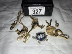 3 novelty brooches & 4 pendants