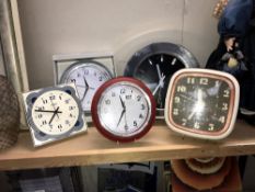 5 wall clocks in working order