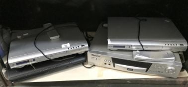 4 Dvd players