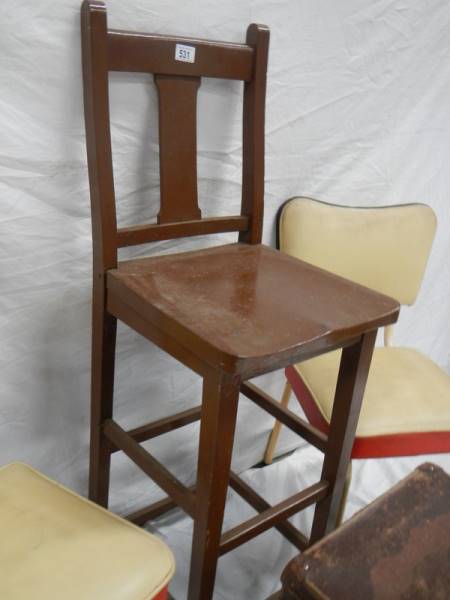 A tall straight backed chair, 2 1960's vinyl chairs and 3 vintage suitcases. - Image 4 of 5