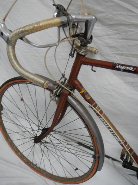 A mid 1970's Raleigh Magnum 10 speed racing bike. - Image 3 of 8