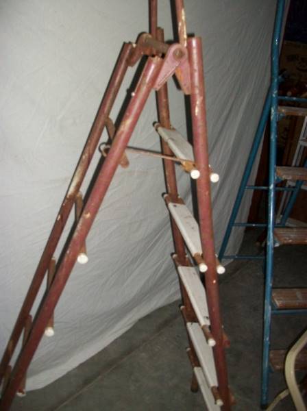 3 metal step ladders, 2 x 3 step and 1 x 2 step. - Image 3 of 5