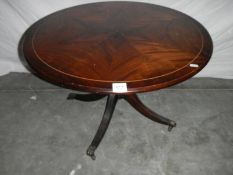 A good circular mahogany table with string inlay, 74 cm diameter.