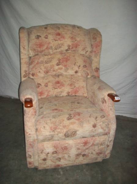 A good mid to late 20th century armchair together with a matching recline/raise armchair, - Image 3 of 10