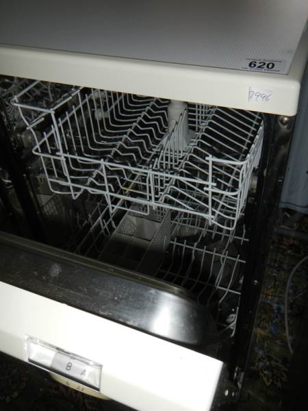 A Zanussi DS 15 TCR slimline dish washer, very clean, with cutlery tray, normal height (84 cm), 44. - Image 3 of 3