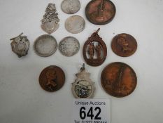 A mixed lot of metal discs including 6 silver (52 grams).