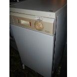 A Zanussi DS 15 TCR slimline dish washer, very clean, with cutlery tray, normal height (84 cm), 44.