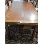 A good oak extending dining table with 6 chairs, 180 x 90 cm.