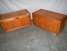 2 pine blanket boxes with removable lids, 80 x 40 x 40 cm.