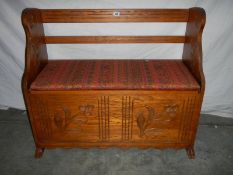 A pine cushioned settee with carved flowers, 45 x 100 x 83 cm,