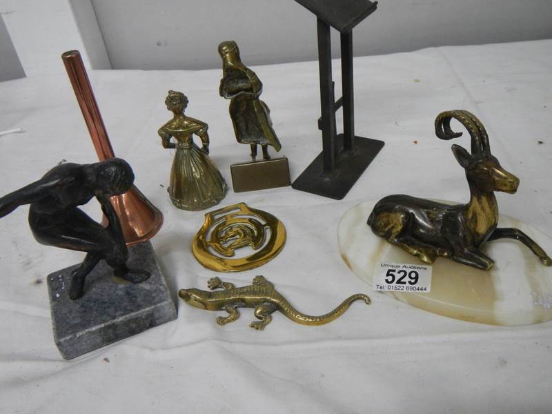 A mixed lot of brass ware including miniature lantern, marble base figure etc. - Image 8 of 8