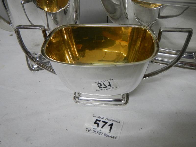 A good clean 3 piece silver plate tea set, no plate loss. - Image 2 of 4