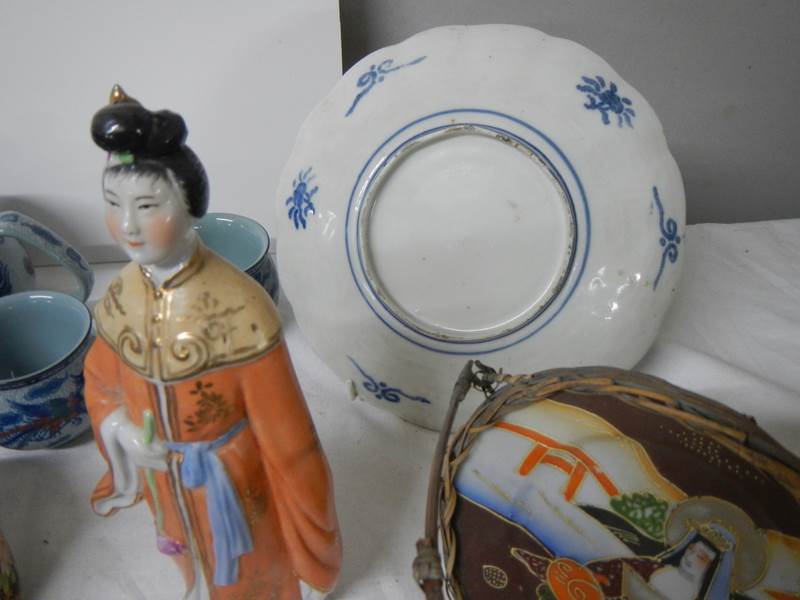 A mixed lot of oriental style items. - Image 5 of 5