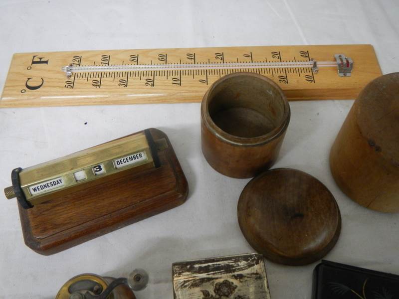 A mixed lot including match holder, perpetual calendar, thermometer, etc. - Image 2 of 8
