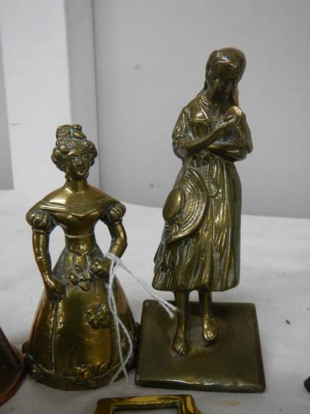 A mixed lot of brass ware including miniature lantern, marble base figure etc. - Image 5 of 8