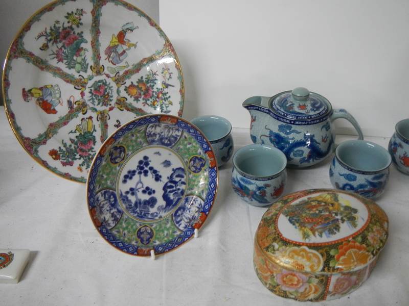 A mixed lot of oriental style items. - Image 2 of 5