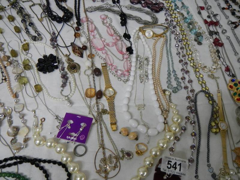 A good large lot of costume jewellery including necklaces, earrings, bracelets, wrist watch etc. - Image 6 of 11