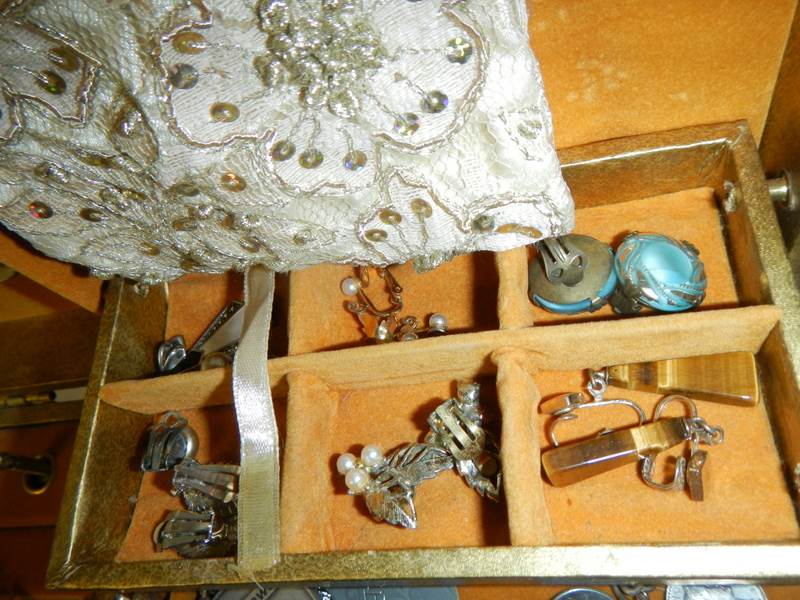 A jewellery box and jewellery including silver chain. - Image 5 of 8