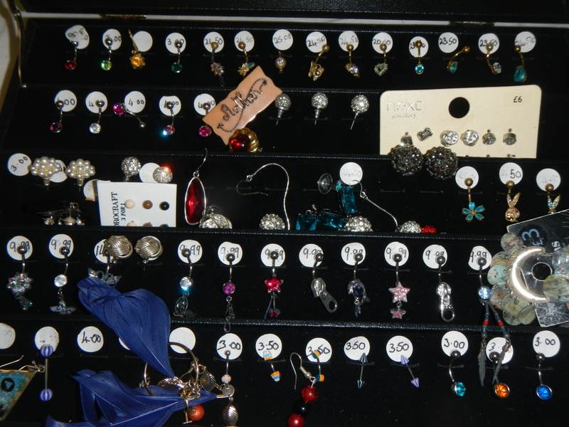 A cabinet of pairs and single earrings. - Image 5 of 5