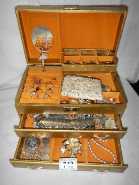 A jewellery box and jewellery including silver chain.