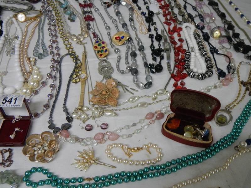 A good large lot of costume jewellery including necklaces, earrings, bracelets, wrist watch etc. - Image 10 of 11