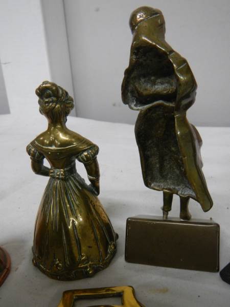 A mixed lot of brass ware including miniature lantern, marble base figure etc. - Image 6 of 8