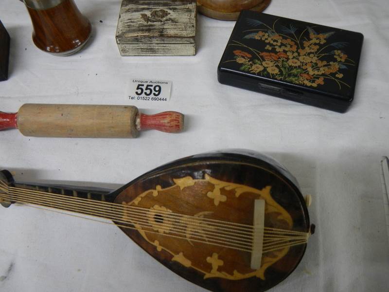 A mixed lot including match holder, perpetual calendar, thermometer, etc. - Image 4 of 8