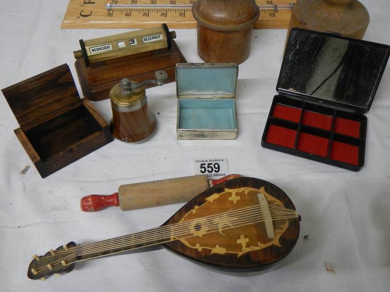 A mixed lot including match holder, perpetual calendar, thermometer, etc. - Image 8 of 8