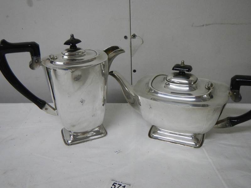 A good clean 3 piece silver plate tea set, no plate loss. - Image 3 of 4