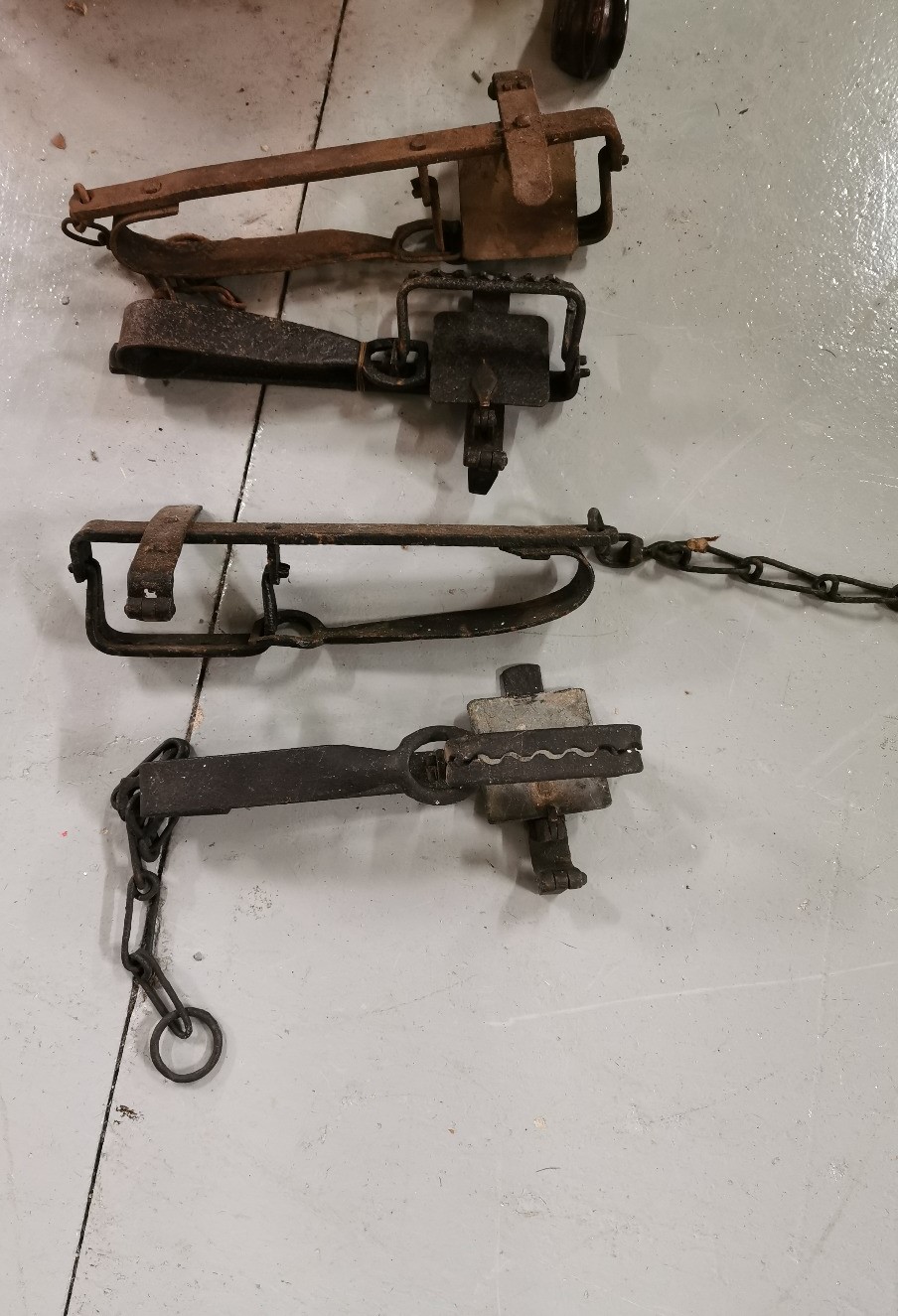 4 old metal Rat Traps, mostly even sized