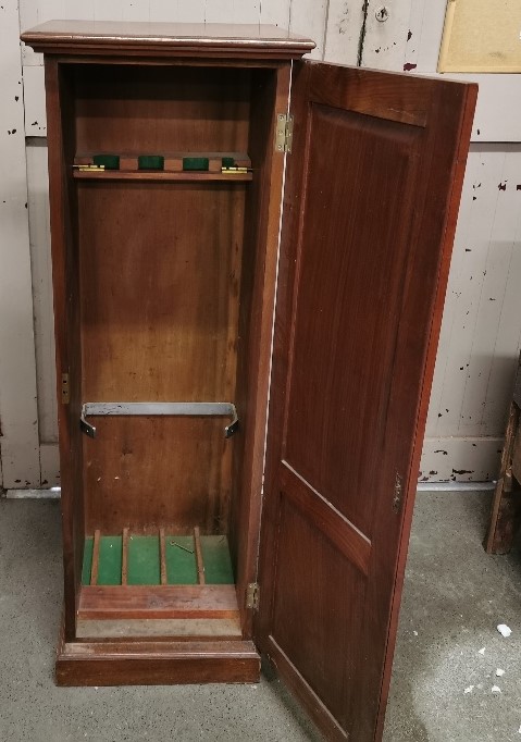 Mahogany Gun Cabinet, with a single panelled door and the interior fitted, with a lock and key, - Image 2 of 2