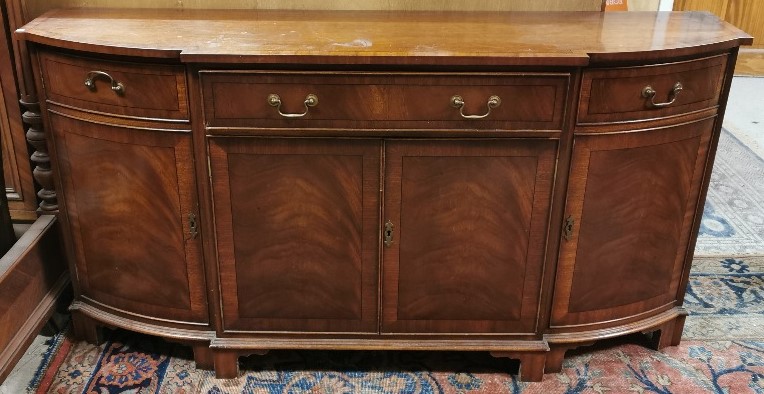 Replica Regency Sideboard, mahogany finish, 3 doors, 3 drawers, on bracket feet, 166cmW