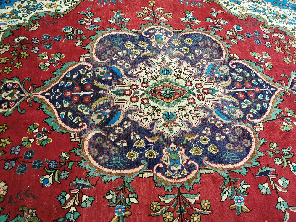 Floral Pattern Iranian Carpet, Tabriz origin, with blue/green borders, large medallion, 1.9 x 2.8m - Image 3 of 3