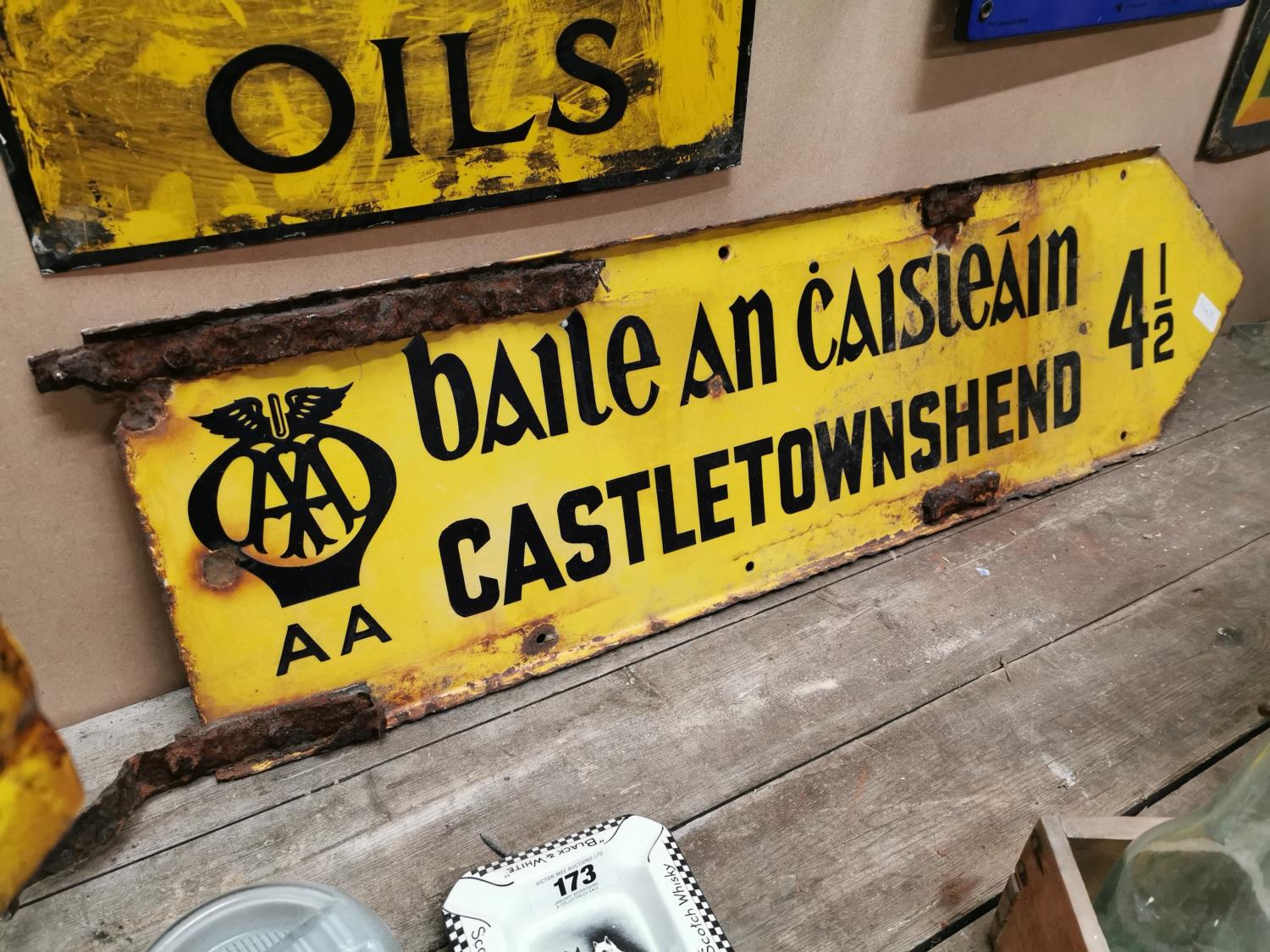 Castletownshend Bi-Lingual AA Finger Post Sign.