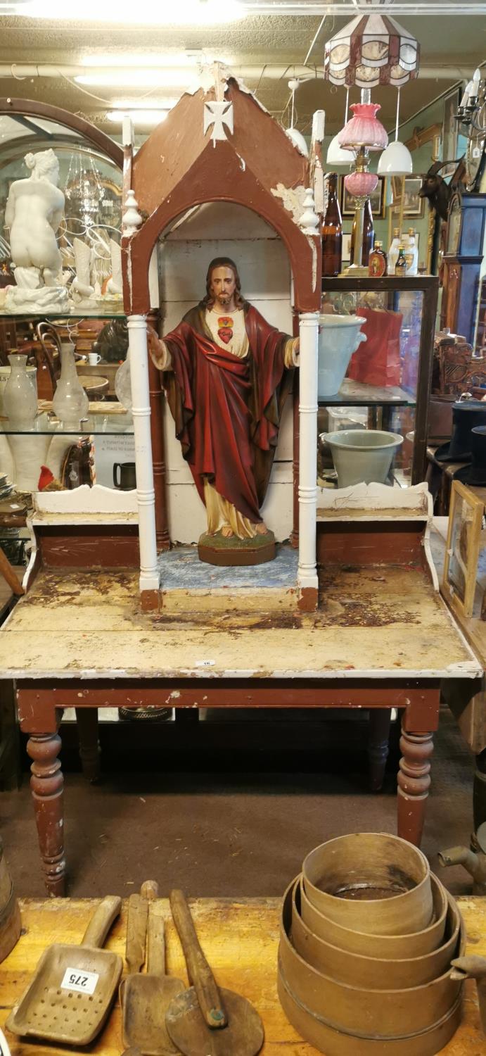 Pine altar stand with statue of Our Lord. - Image 2 of 3