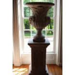 Good quality decorative stone urn on plinth.