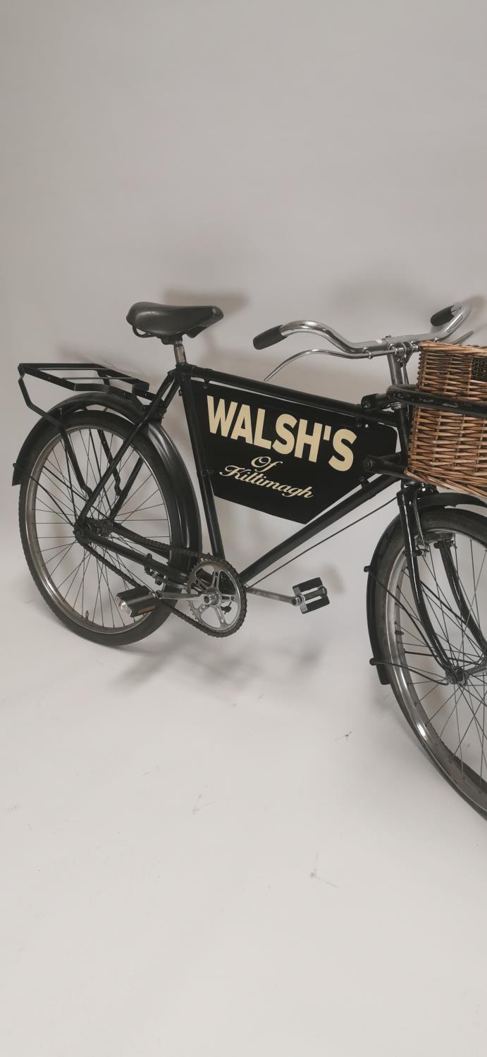 Walsh's shop advertising bike with original wicker basket. - Bild 3 aus 3