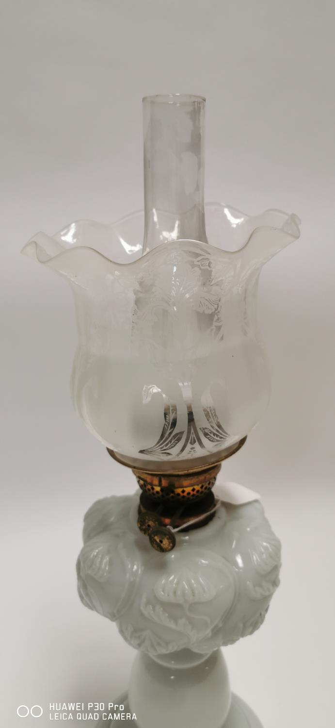 19th. C. milk glass lamp. - Bild 3 aus 3