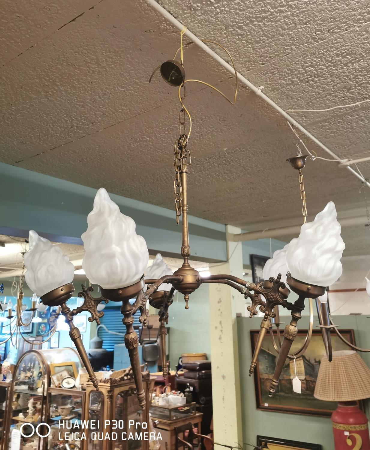 Pair of exceptional quality early 20th C. brass chandeliers. - Bild 3 aus 4